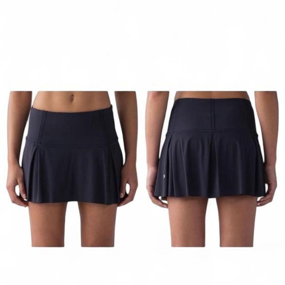 Lululemon Women's Navy and Blue Skirt